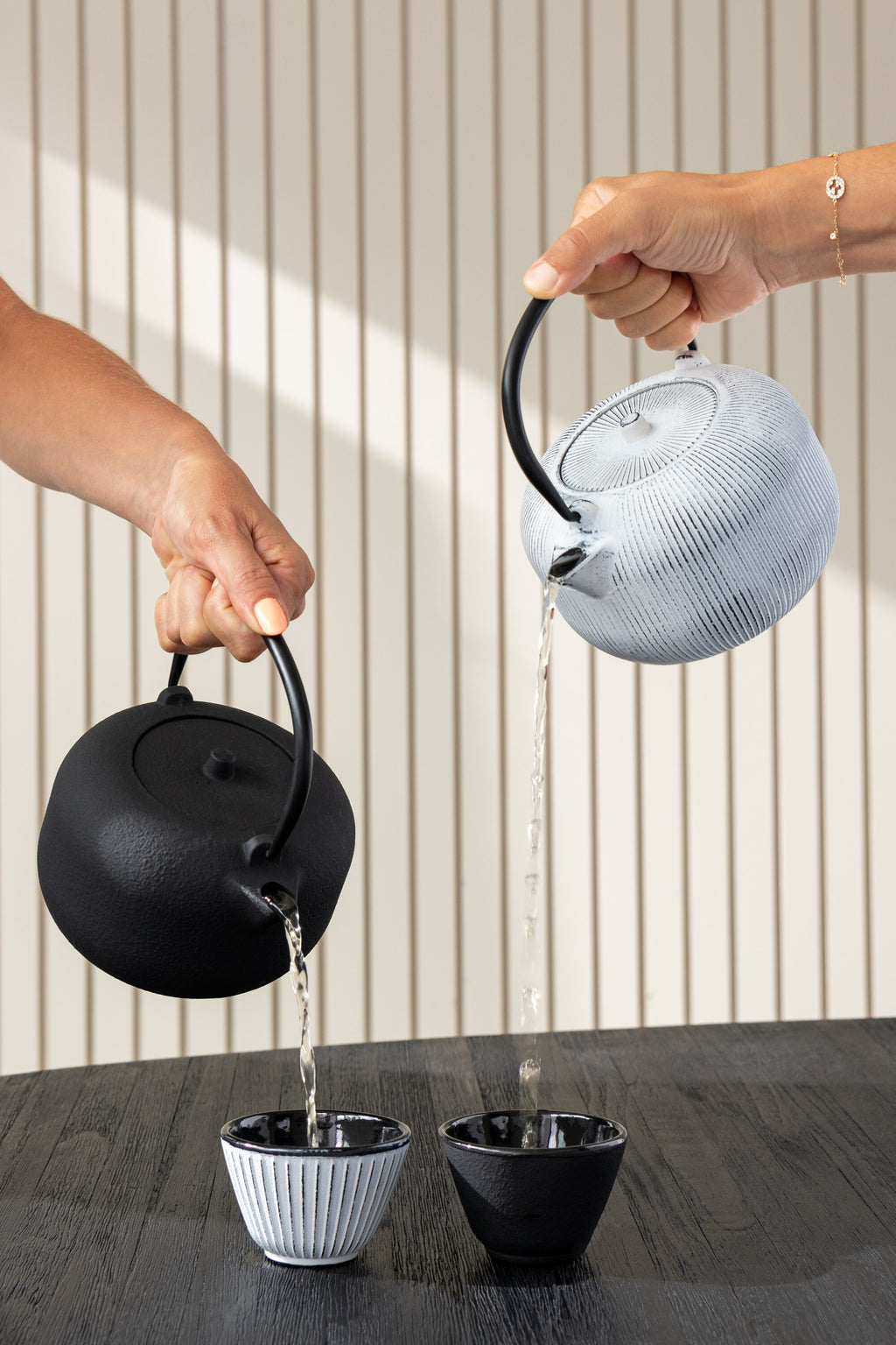 TASSES "LÉO" NOIRS (x2)